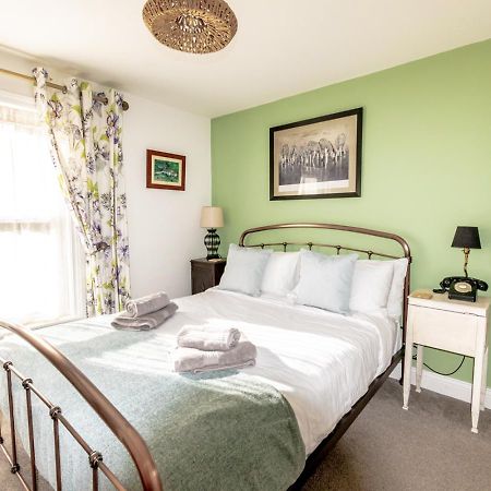 Stylish 2 Bedrooms Cosy & Bright Cottage, Pet Friendly, Sleeps 5, Titchfield Village - Summer Special Offer!! - By Blue Puffin Stays Extérieur photo