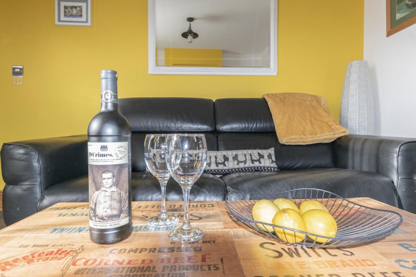 Stylish 2 Bedrooms Cosy & Bright Cottage, Pet Friendly, Sleeps 5, Titchfield Village - Summer Special Offer!! - By Blue Puffin Stays Extérieur photo