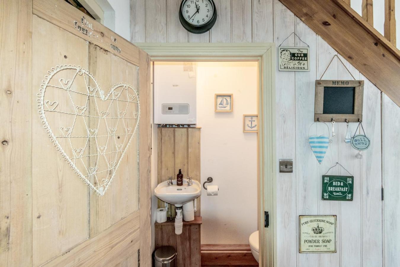 2-Bedroom Stylish, Cosy & Bright Cottage, Pet Friendly, Sleeps 5, Titchfield Village - Summer Special Offer!! - By Blue Puffin Stays Extérieur photo