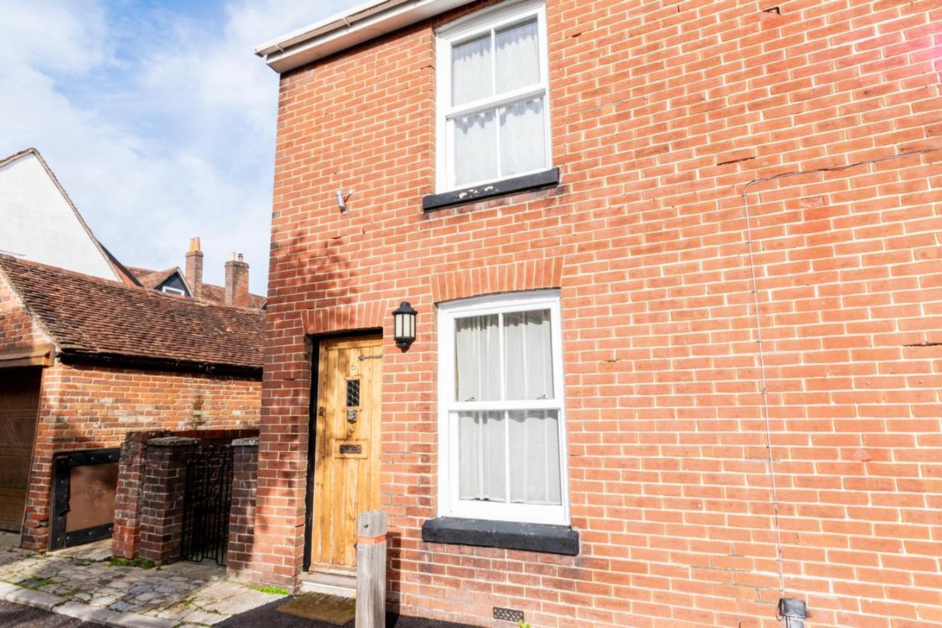 2-Bedroom Stylish, Cosy & Bright Cottage, Pet Friendly, Sleeps 5, Titchfield Village - Summer Special Offer!! - By Blue Puffin Stays Extérieur photo