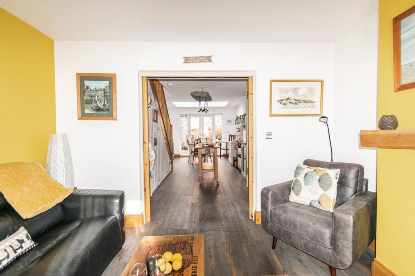 Stylish 2 Bedrooms Cosy & Bright Cottage, Pet Friendly, Sleeps 5, Titchfield Village - Summer Special Offer!! - By Blue Puffin Stays Extérieur photo