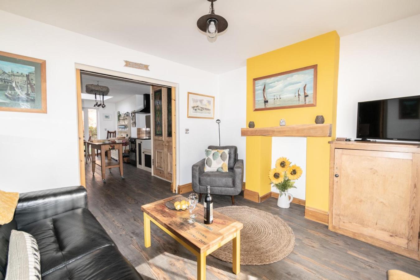 Stylish 2 Bedrooms Cosy & Bright Cottage, Pet Friendly, Sleeps 5, Titchfield Village - Summer Special Offer!! - By Blue Puffin Stays Extérieur photo